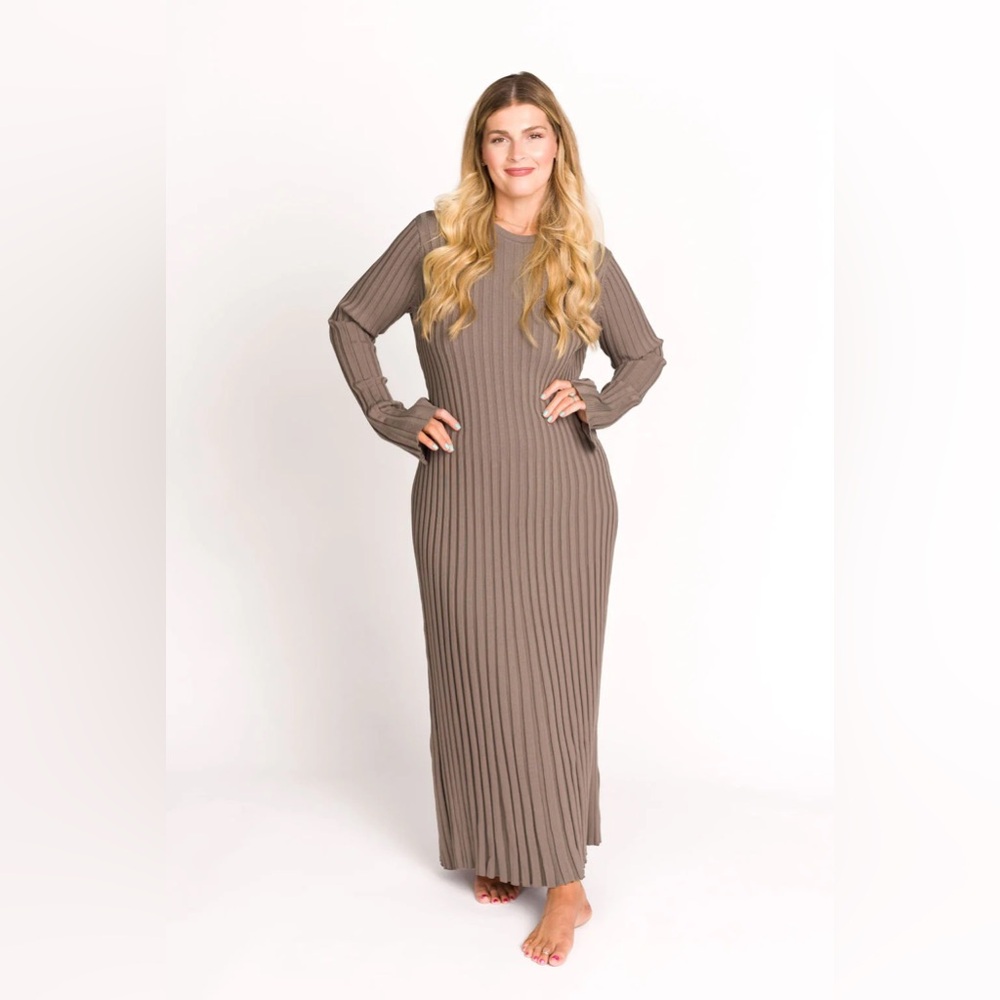 Ribbed Long Sleeve Maternity Maxi Dress - Taupe - Picture 3 of 8